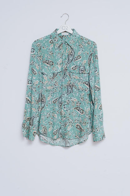 Q2 Camisa verde de manga larga con estampado floral y de cachemir