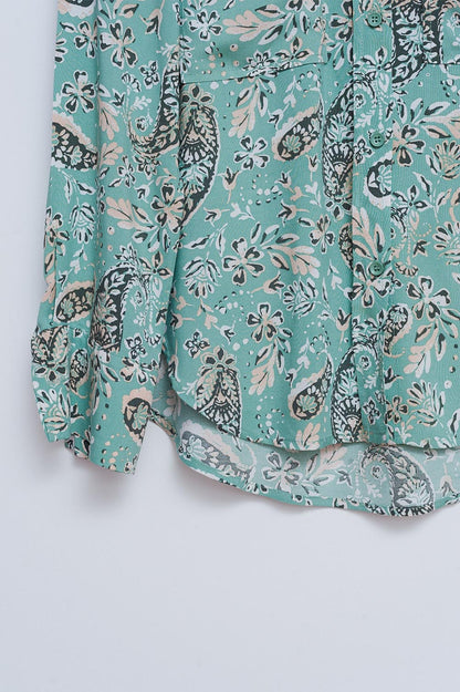 Camisa verde de manga larga con estampado floral y de cachemir