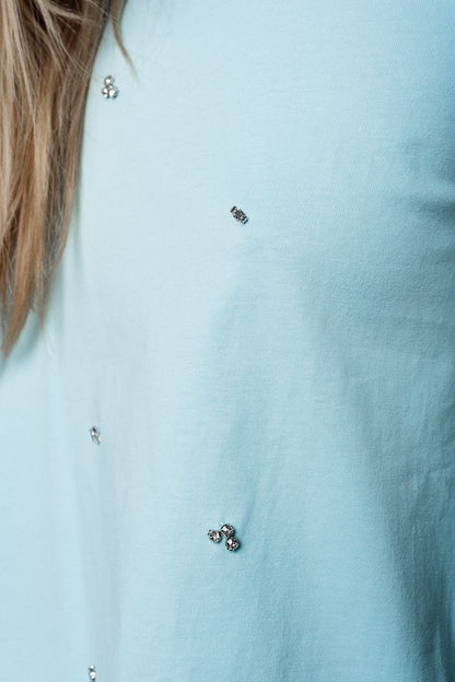 Camiseta azul con detalle de strass