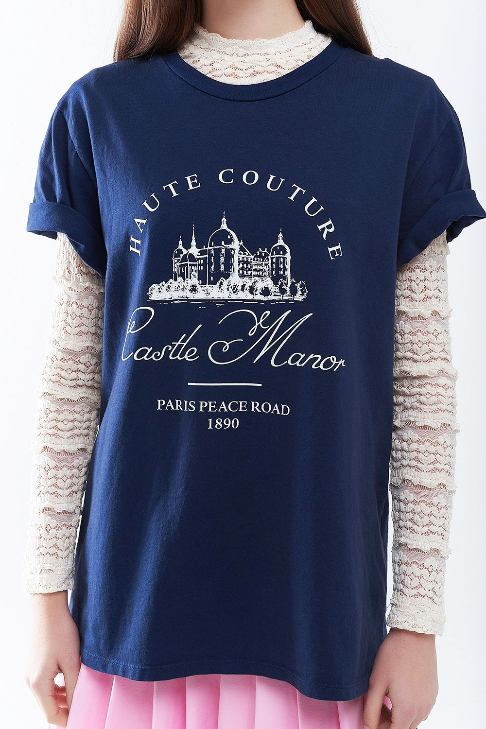 Camiseta azul con diseño de castillo
