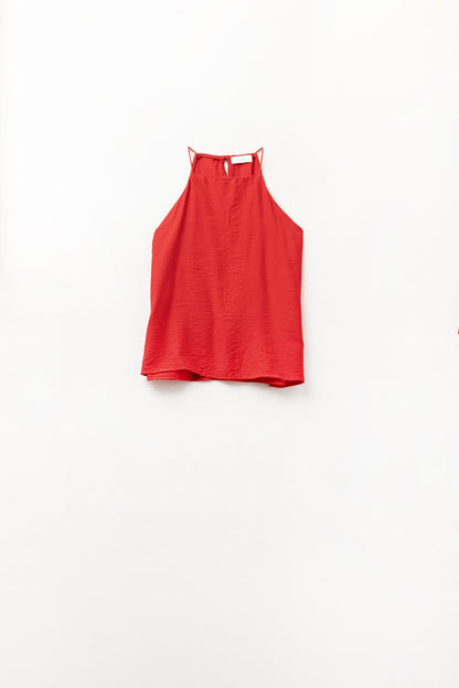 Camiseta básica de verano con cuello halter en rojo cereza