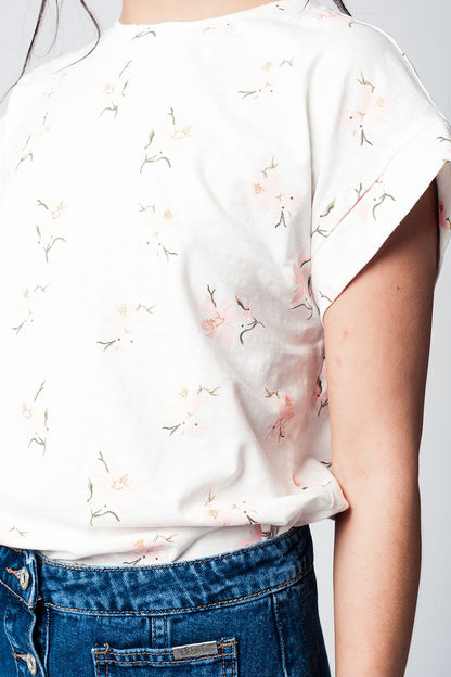 Camiseta blanca con estampado de flores