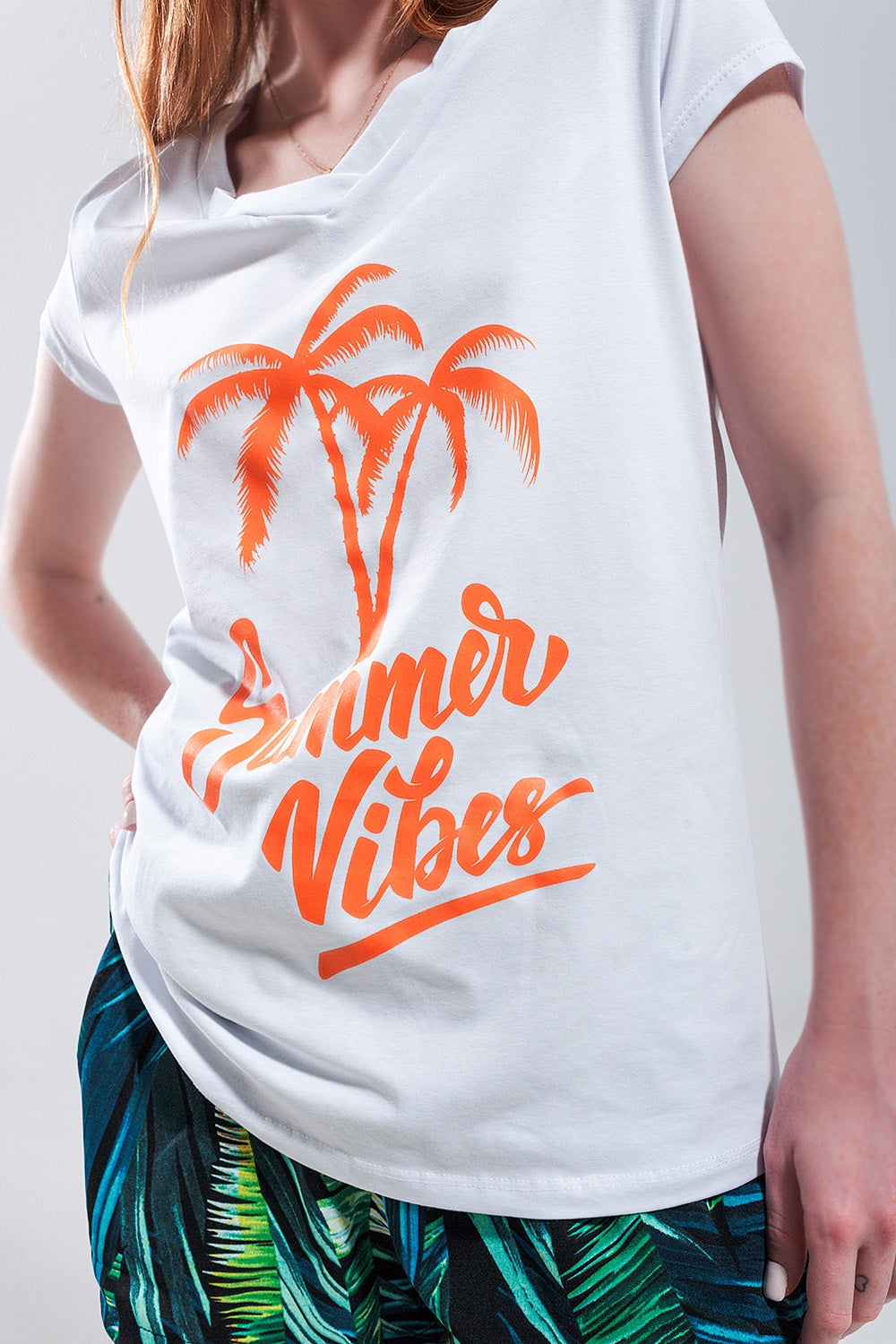 Camiseta blanca con estampado Summer Vibes