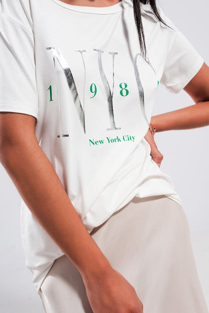 Camiseta blanca con texto New York City