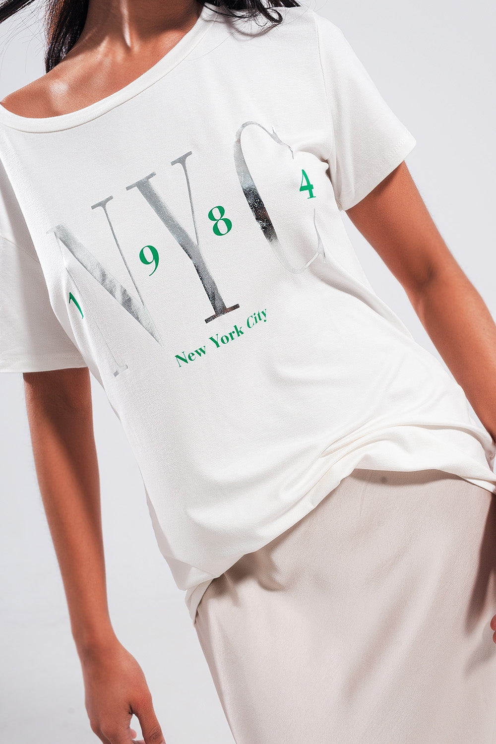 Camiseta blanca con texto New York City