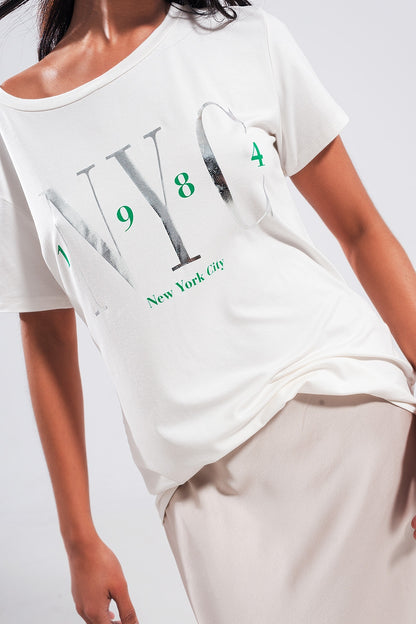 Camiseta blanca con texto New York City