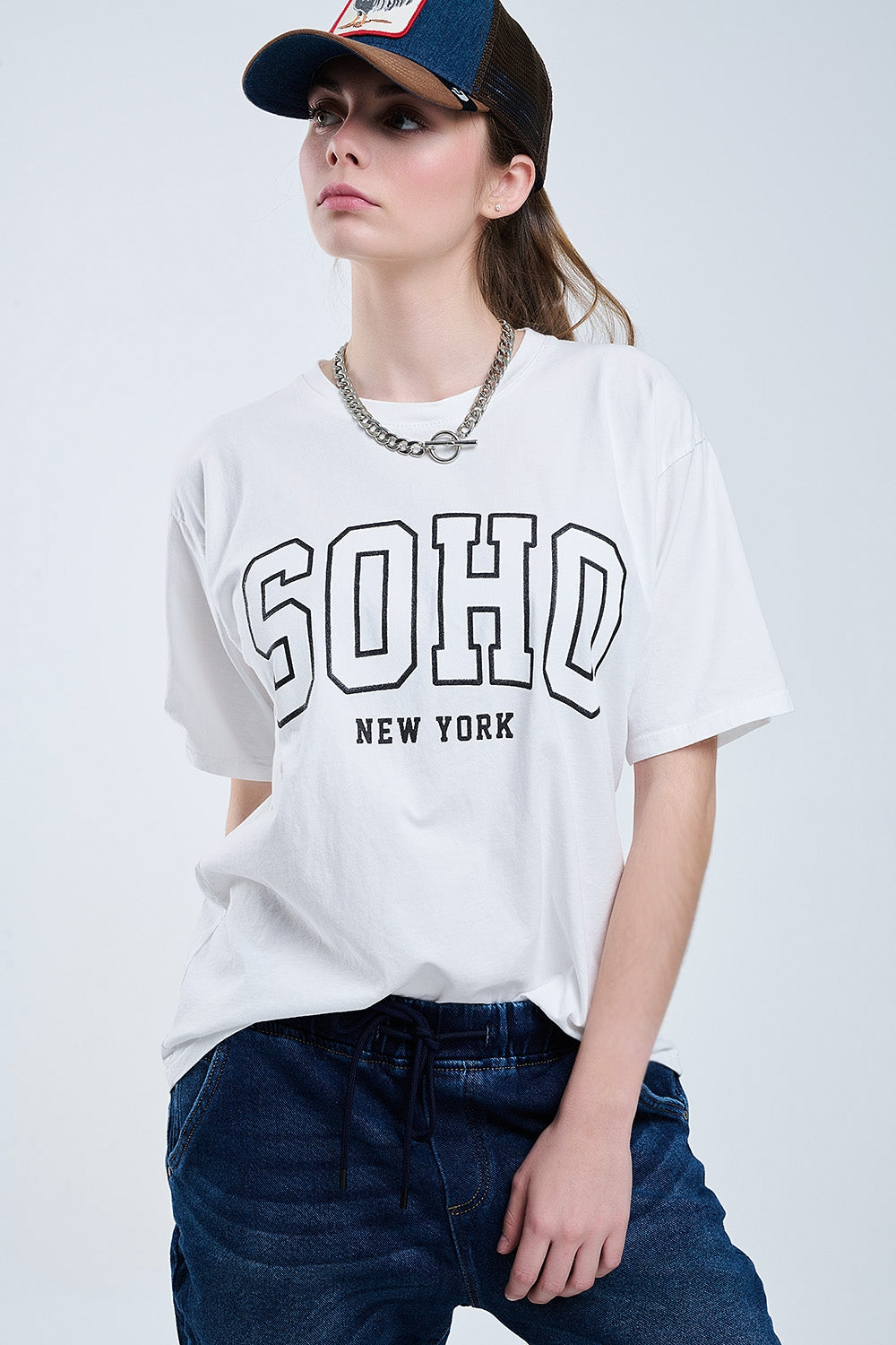 Camiseta blanca oversize con Soho New York en la parte delantera