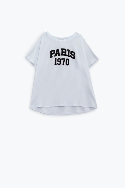 Camiseta blanca oversize estampada paris 1970 en negro