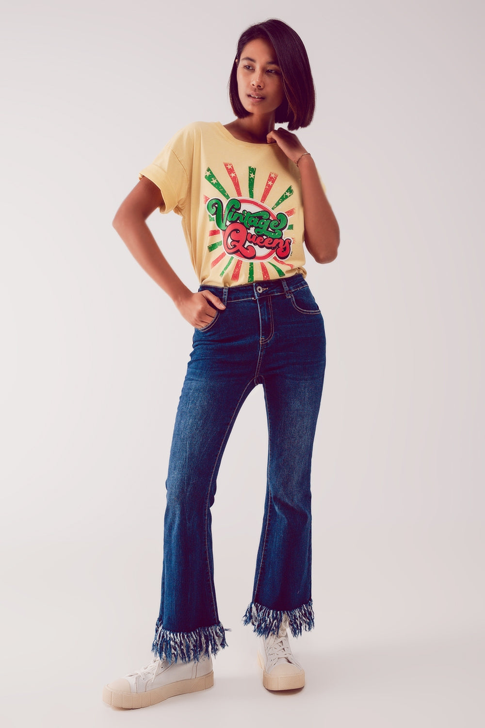 Camiseta casual con estampado gráfico de Vintage Queens en amarillo