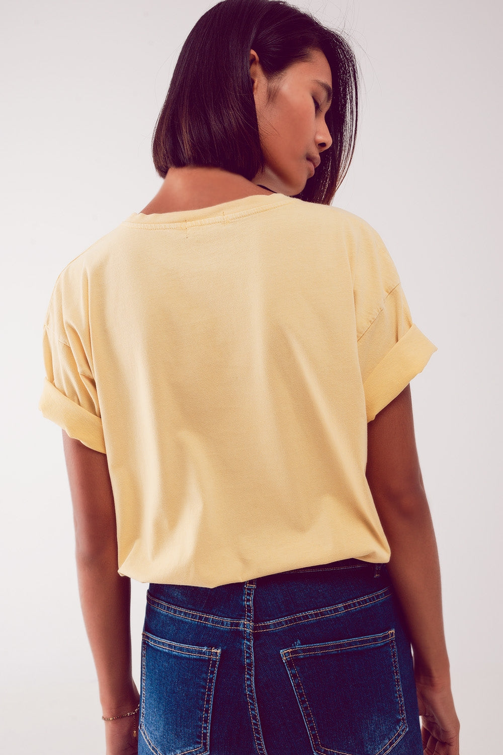 Camiseta casual con estampado gráfico de Vintage Queens en amarillo