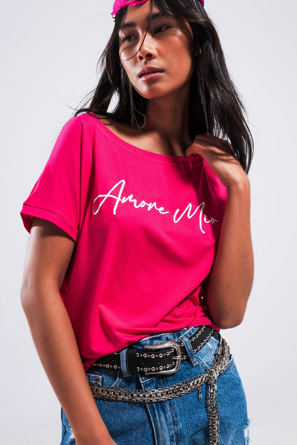 Camiseta color fucsia con texto Amore Mio