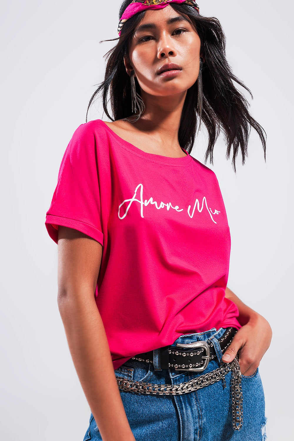 Camiseta color fucsia con texto Amore Mio