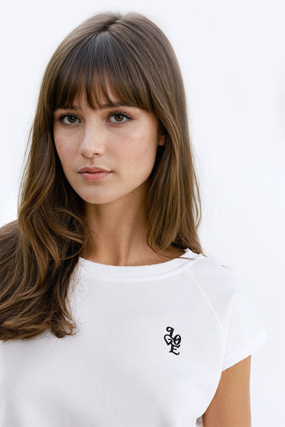 Camiseta con cuello redondo y logotipo Love en el pecho en blanco en punto de pique