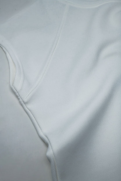 Camiseta con cuello redondo y logotipo Love en el pecho en blanco en punto de pique