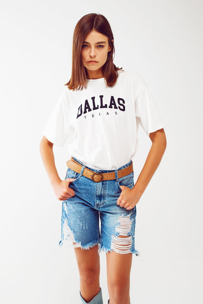 Camiseta con el texto Dallas Texas en blanco