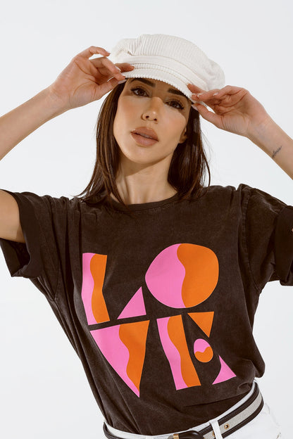 Camiseta con logotipo LOVE en negro lavado