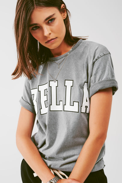 Camiseta con texto Bella en gris