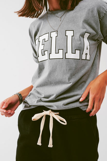 Camiseta con texto Bella en gris