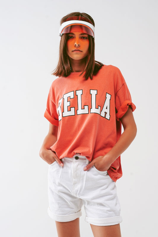 Q2 Camiseta con texto Bella en naranja