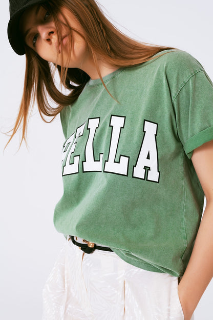 Camiseta con texto Bella en verde