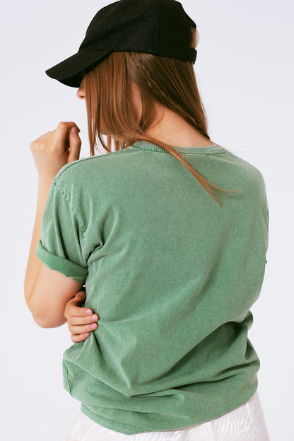 Camiseta con texto Bella en verde