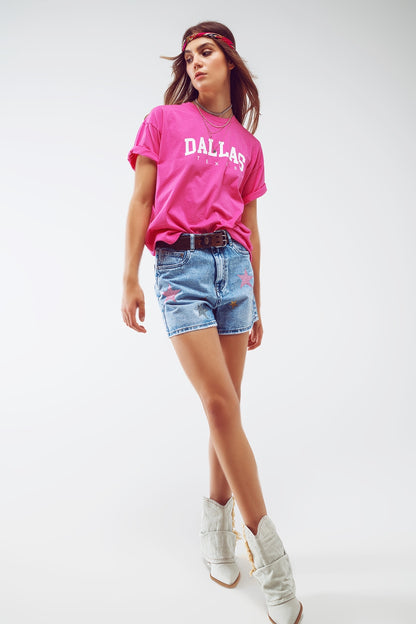 Camiseta con texto Dallas Texas en fucsia