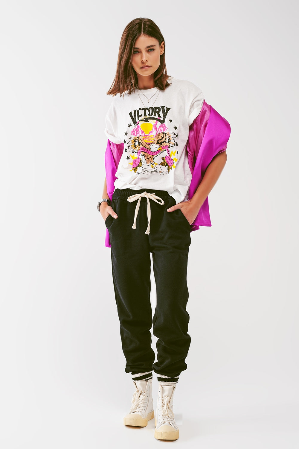 Camiseta con texto Victory en blanco