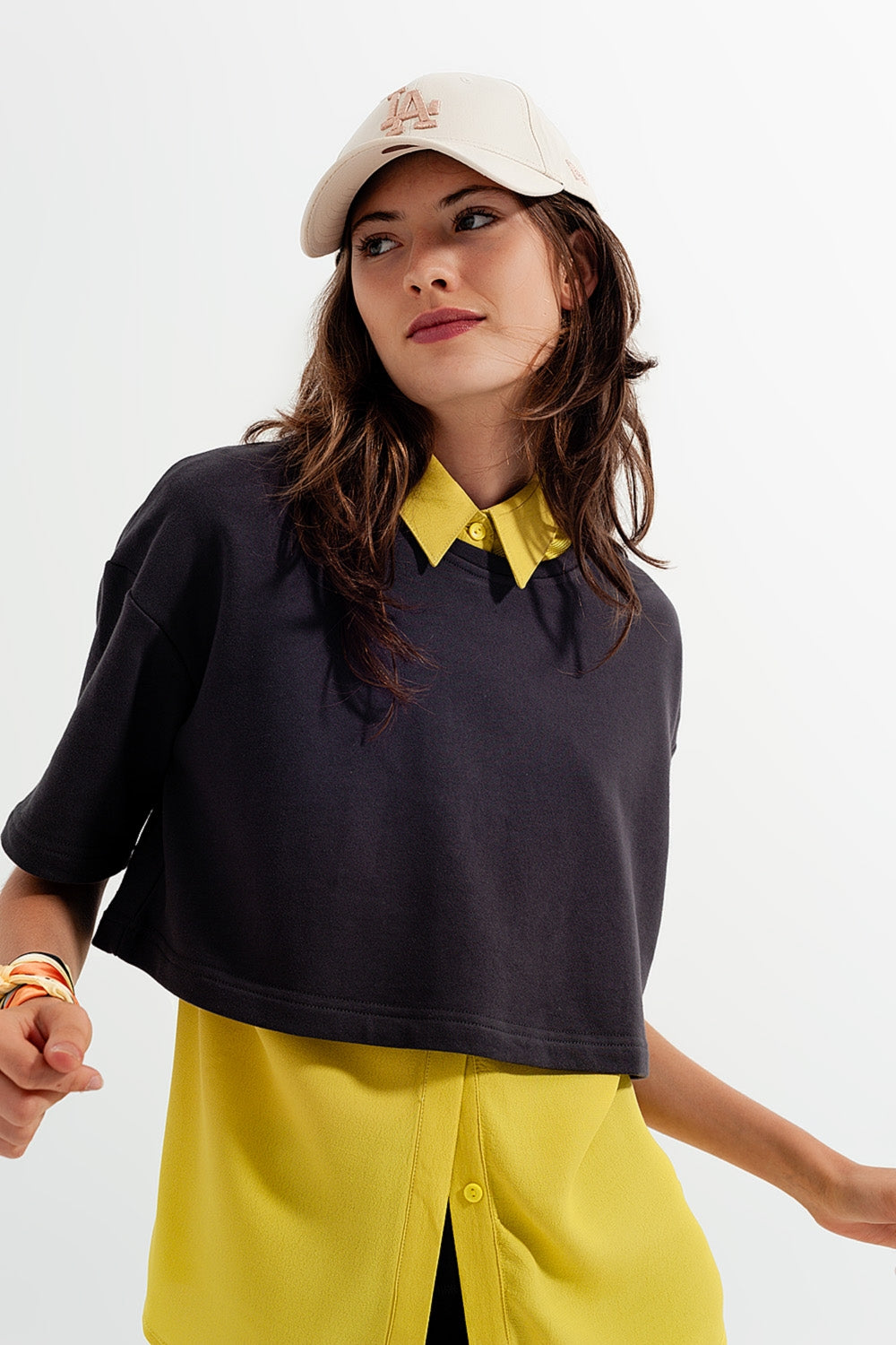 Camiseta corta gris oscuro