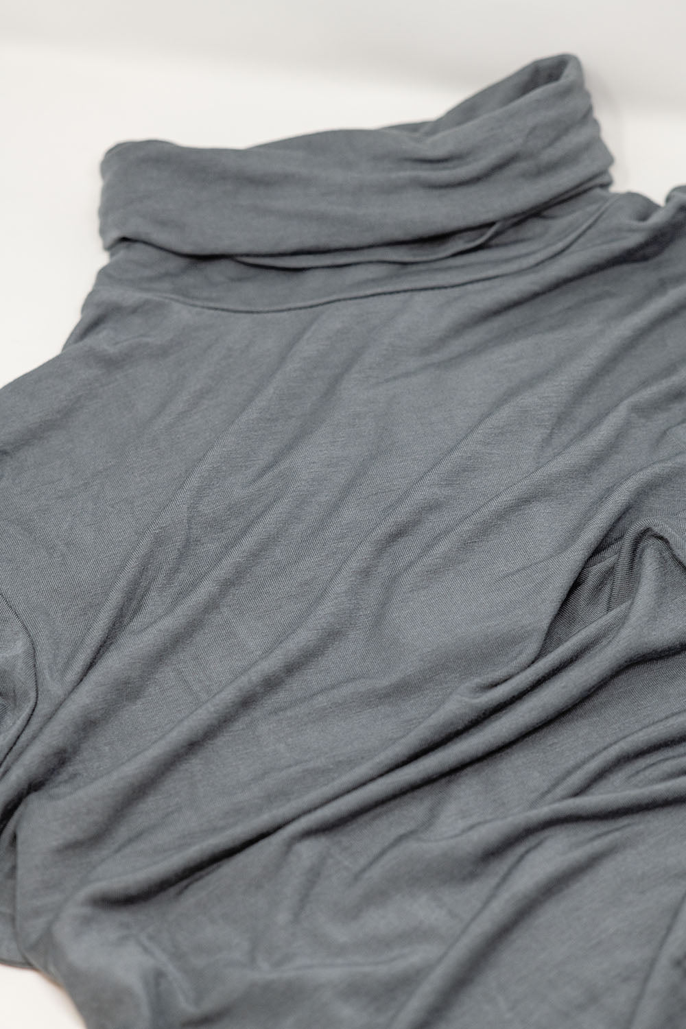 Camiseta de cuello alto y manga larga de modal gris