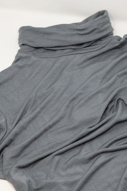 Camiseta de cuello alto y manga larga de modal gris
