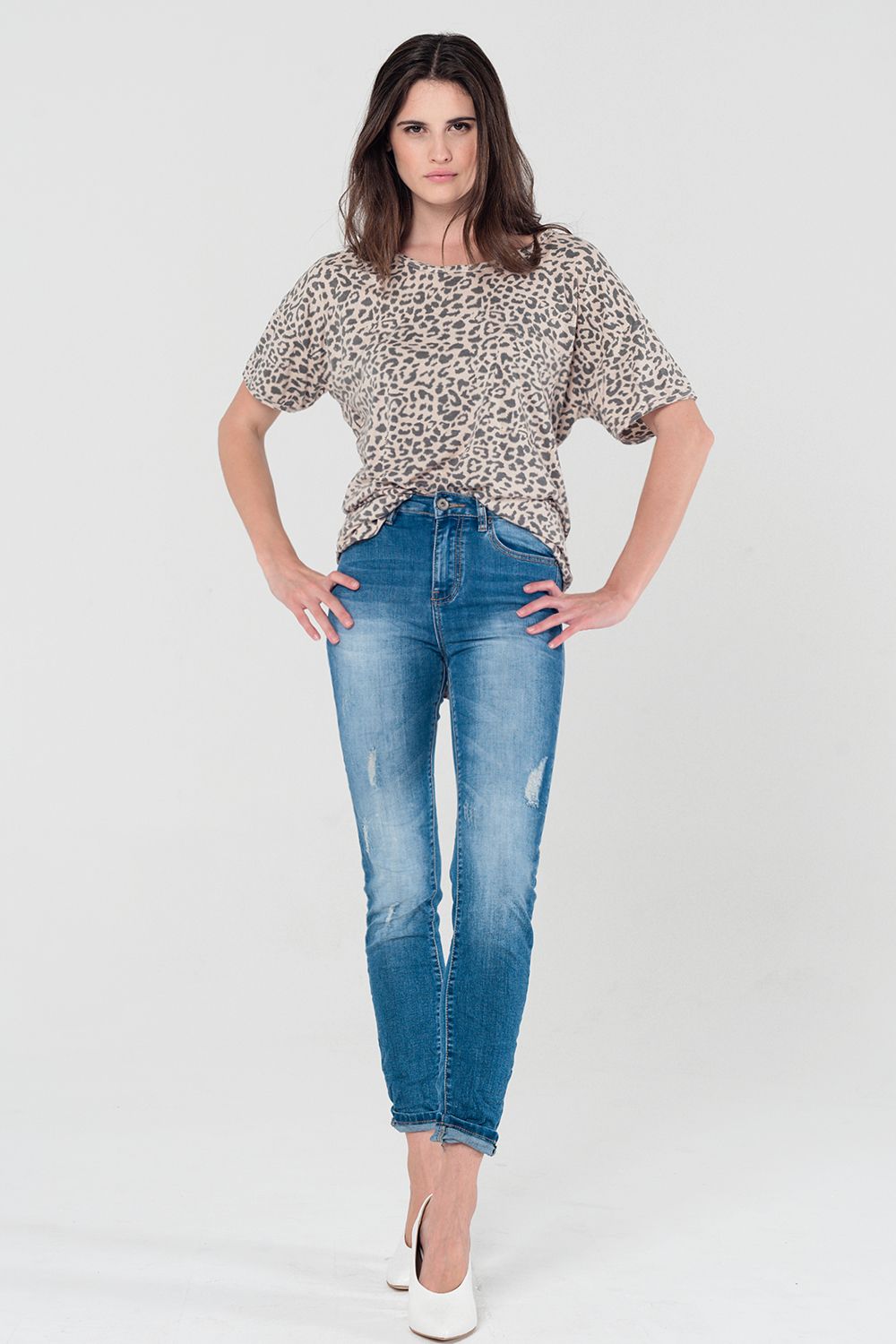 Camiseta de leopardo rosa con detalle de cordones en la espalda