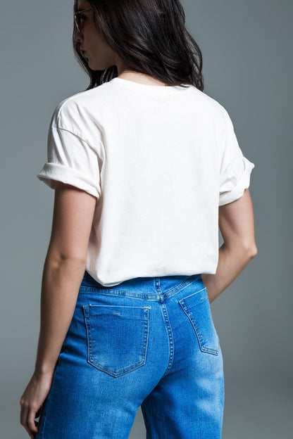 Camiseta de manga corta con diseño gráfico del signo de la paz en la parte delantera en color crema
