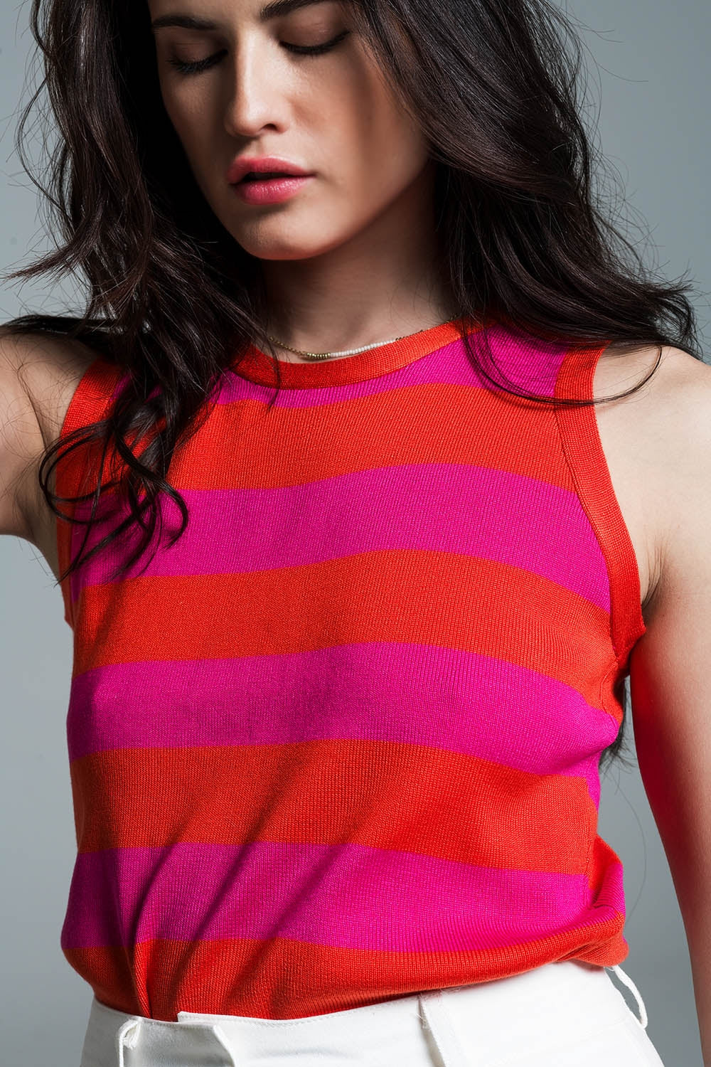Camiseta de punto de tirantes a rayas fucsia y naranja