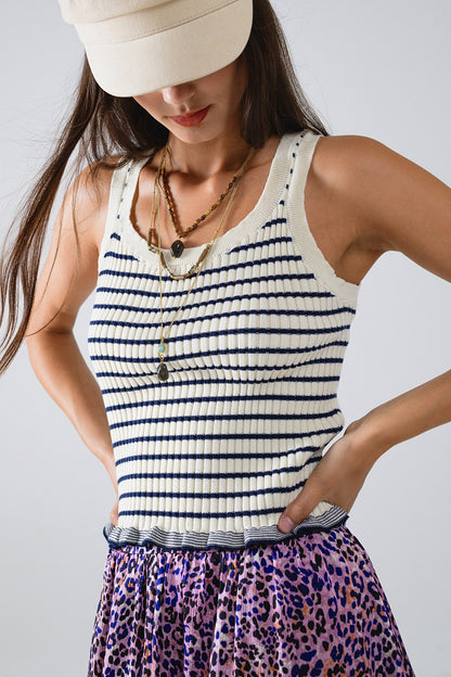 Camiseta de tirantes a rayas crema con volante