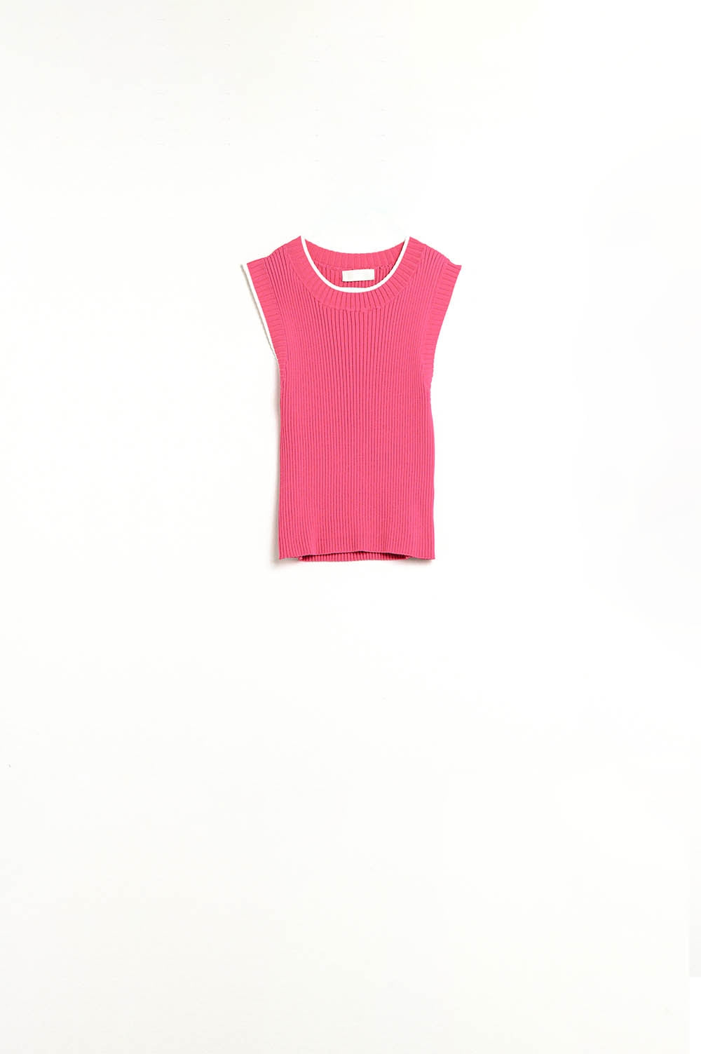 Camiseta de tirantes ajustada rosa frambuesa con ribete blanco