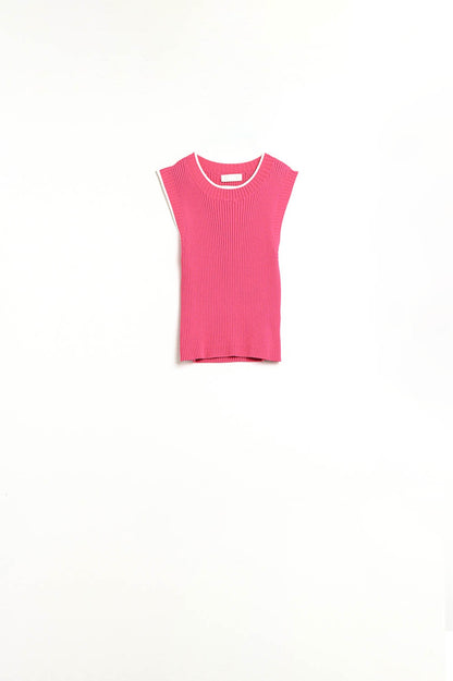 Camiseta de tirantes ajustada rosa frambuesa con ribete blanco