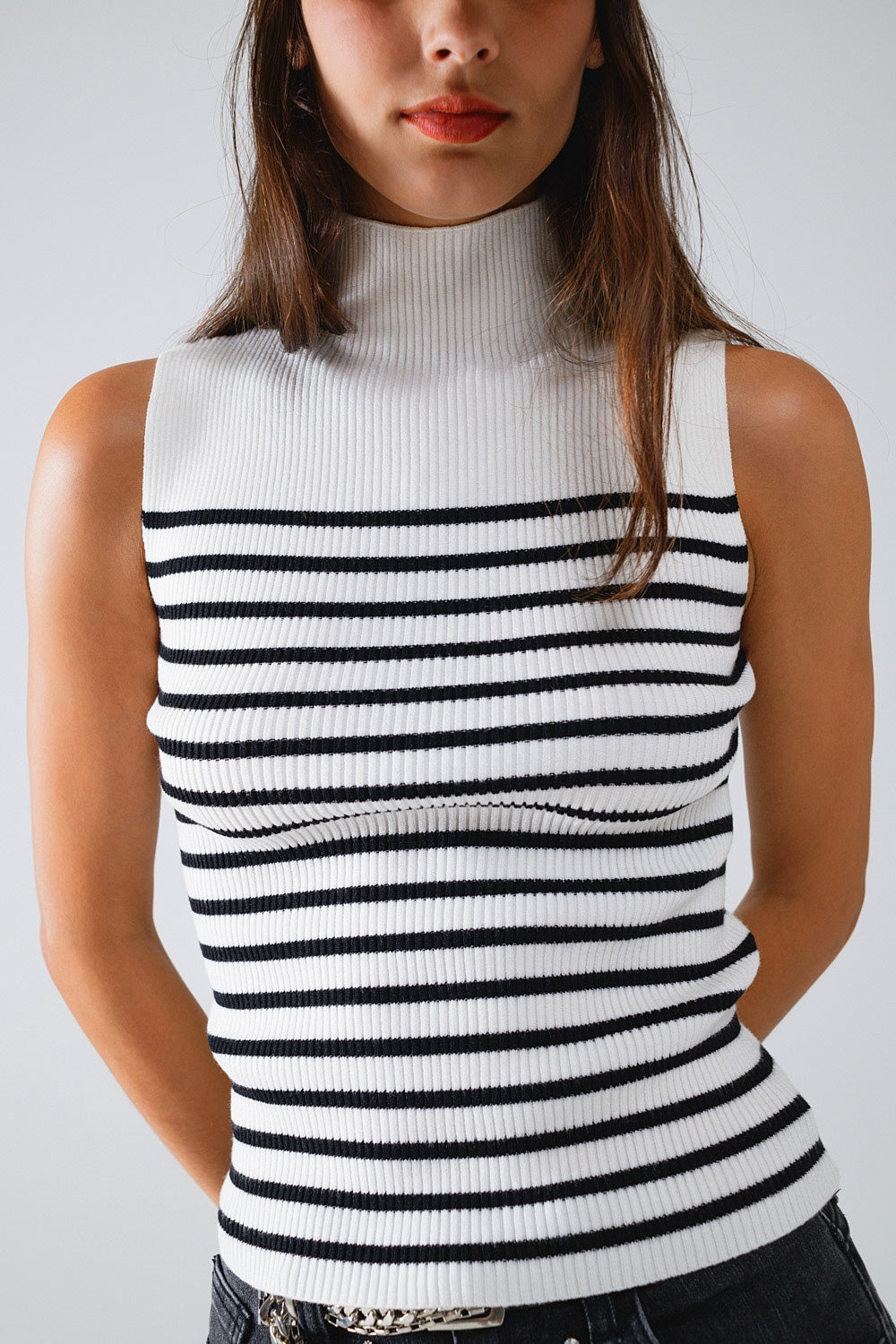Camiseta De Tirantes Con Cuello De Tortuga A Rayas En Blanco