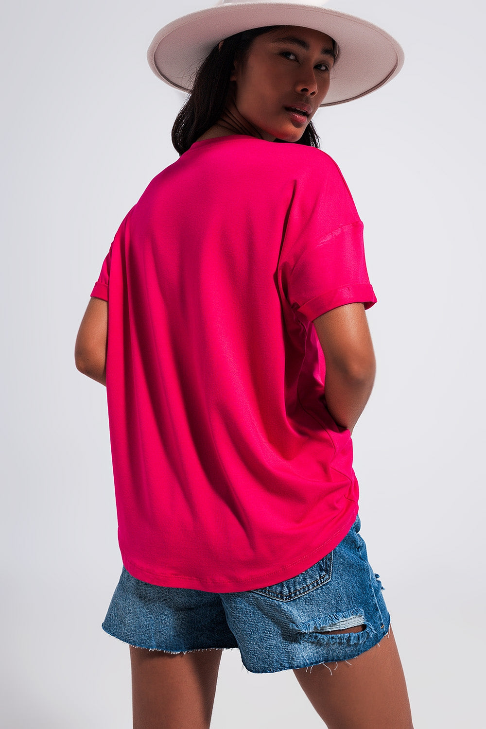 Camiseta fucsia con texto Good Vibes