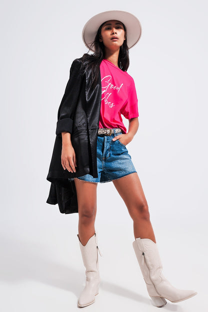 Camiseta fucsia con texto Good Vibes