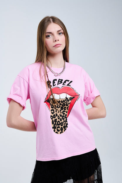 Camiseta gráfica Pink Rebel con estampado de leopardo en la lengüeta