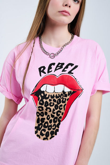 Camiseta gráfica Pink Rebel con estampado de leopardo en la lengüeta