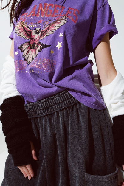 Camiseta morada con estampado de Los Ángeles en la parte delantera