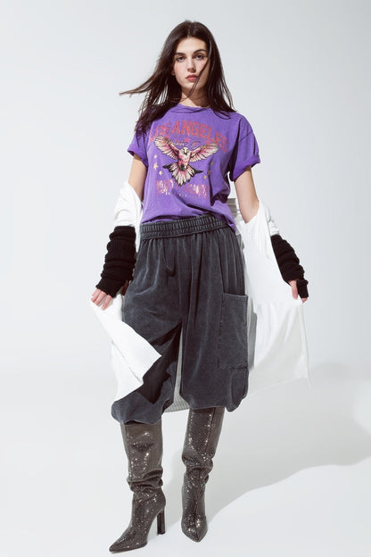 Camiseta morada con estampado de Los Ángeles en la parte delantera