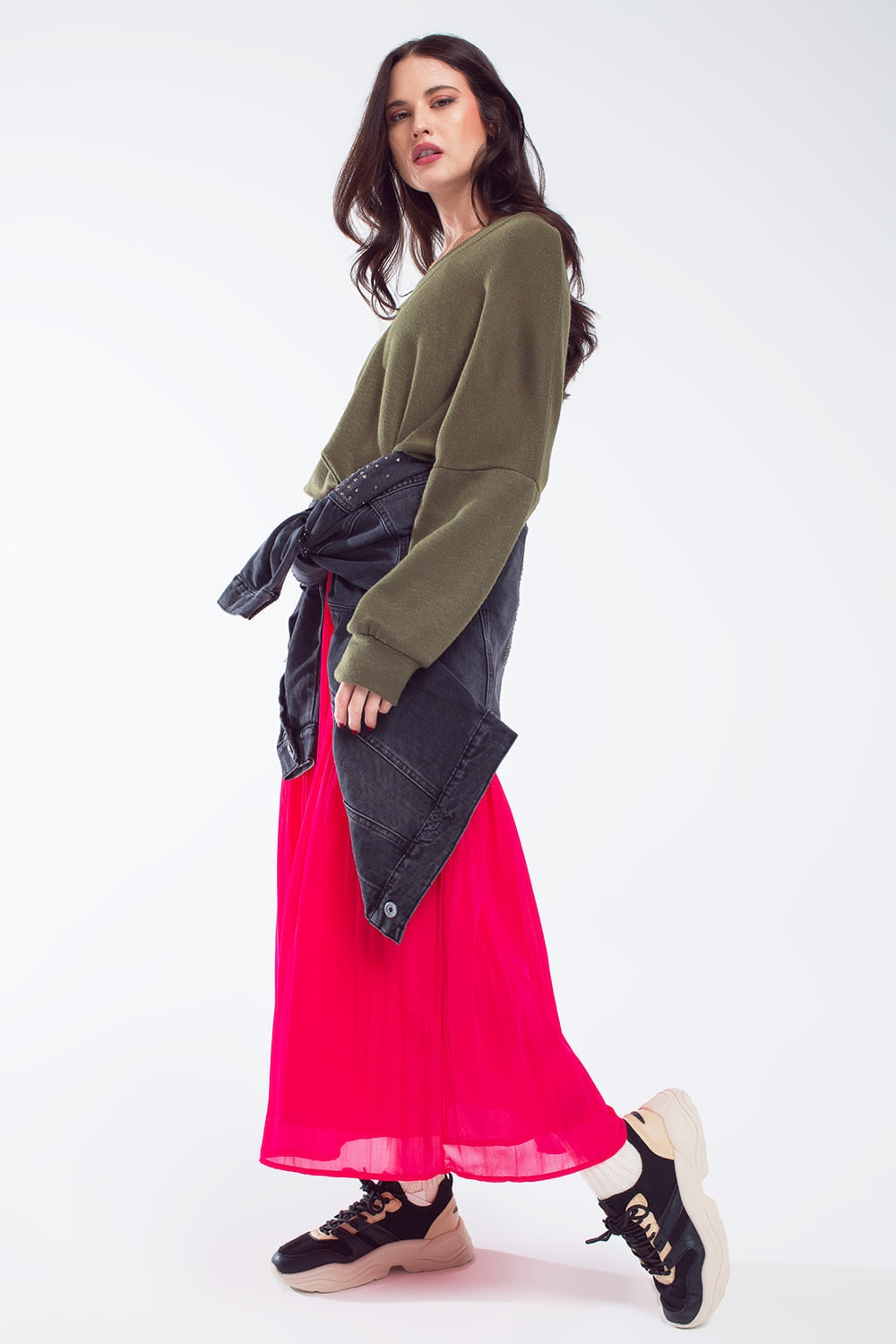 Camiseta oversize verde oliva con escote en V