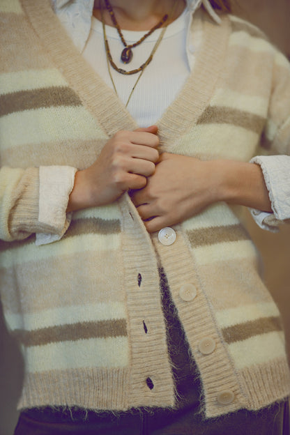 cárdigan de rayas beige