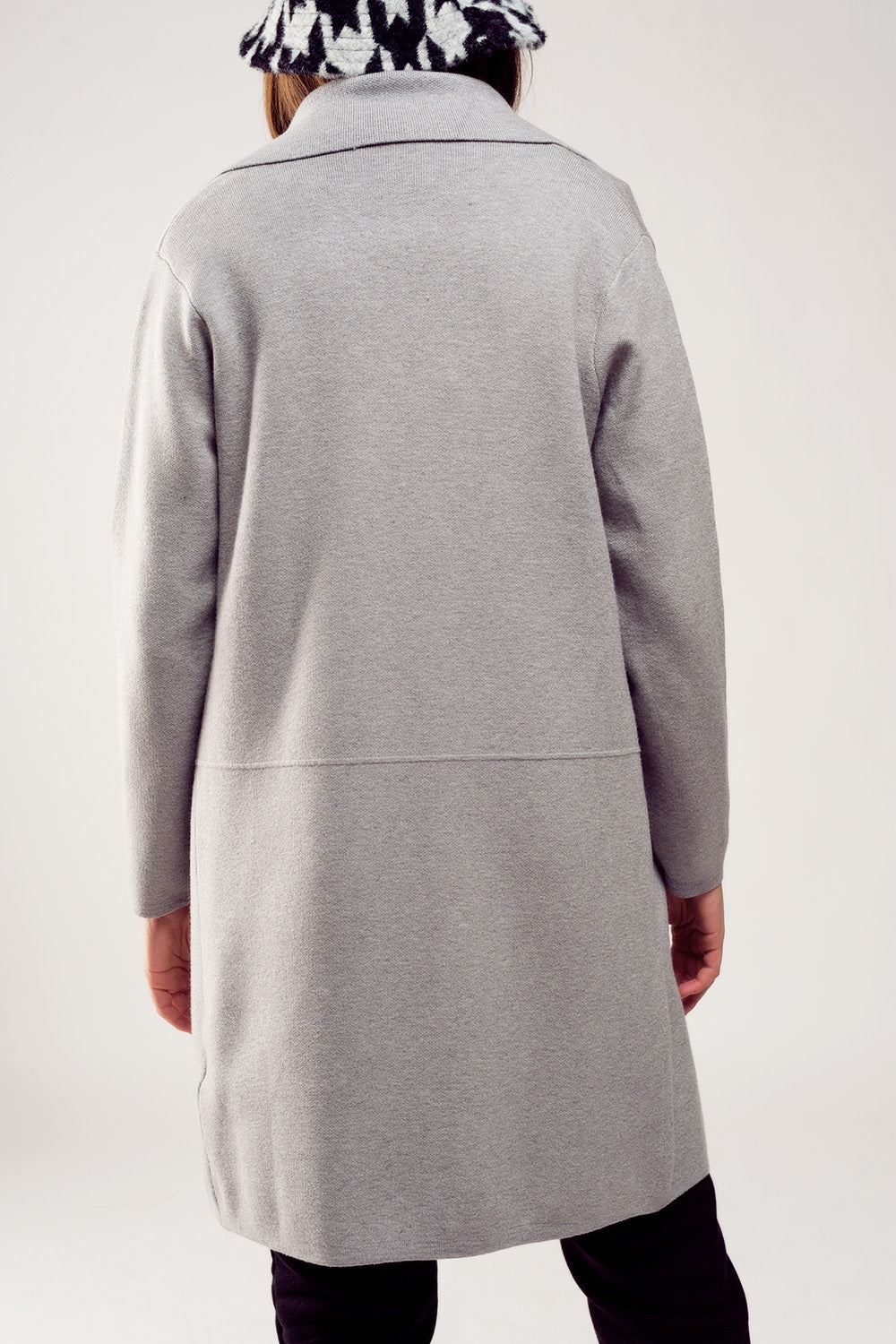 Cardigan extra grande en gris con solapas