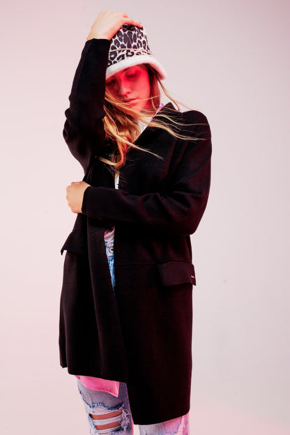 Cardigan extra grande en negro con solapas