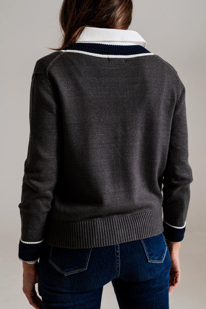 Cárdigan gris con bolsillos y estilo channel