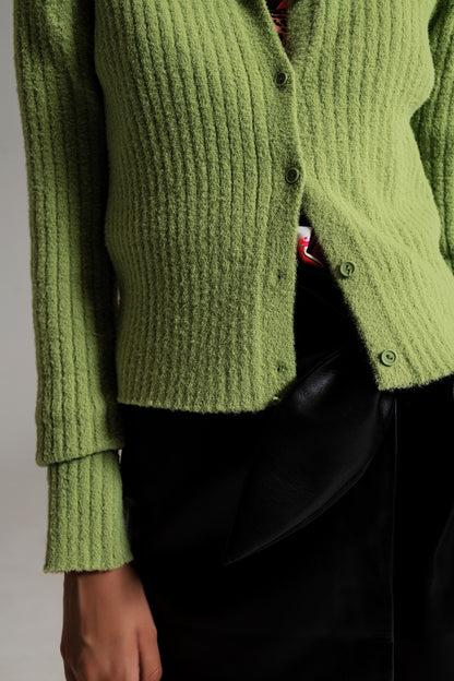 Cardigan verde súper suave y esponjoso