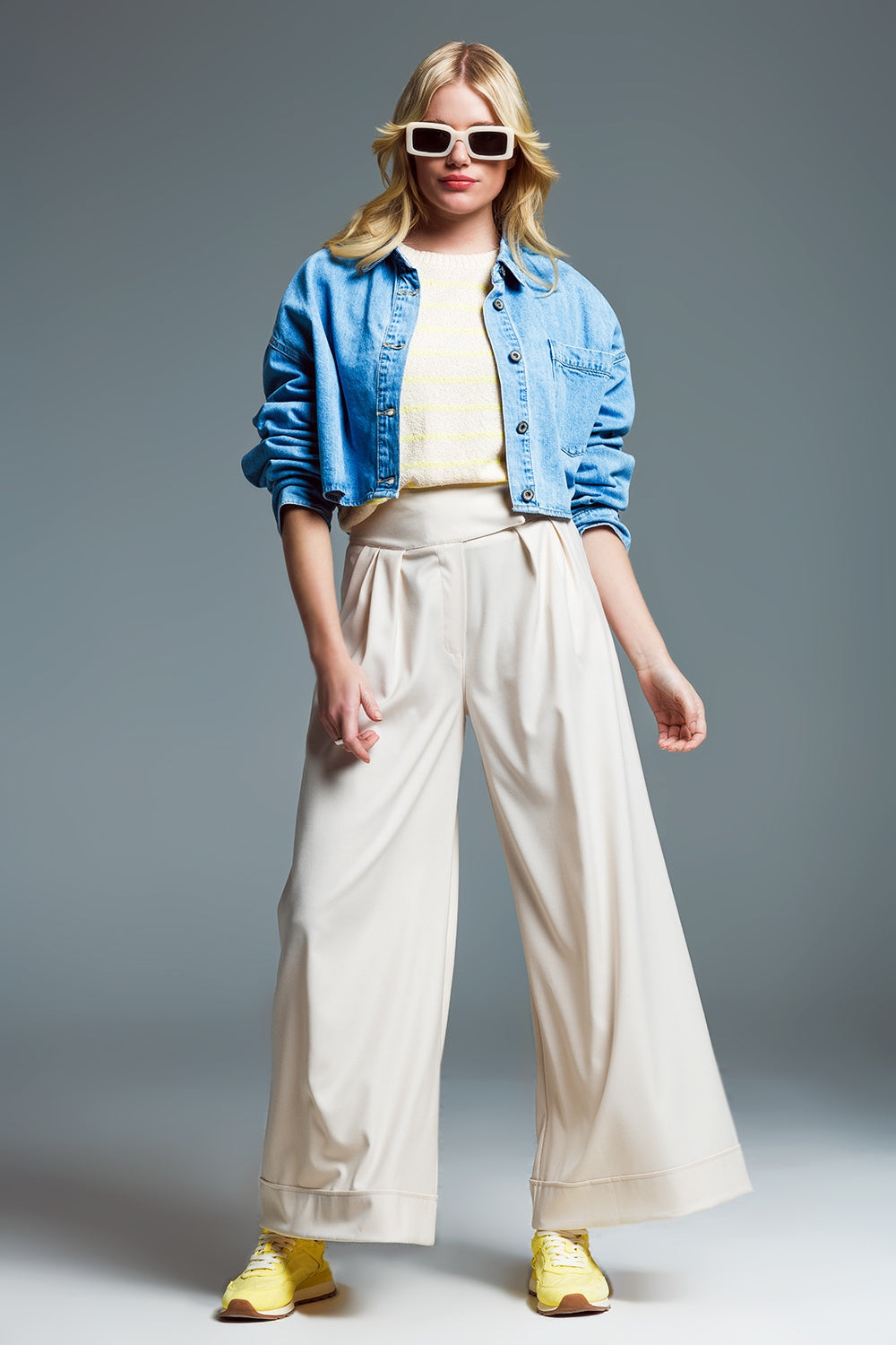 Cazadora vaquera básica cropped en azul claro Con bolsillo en el pecho